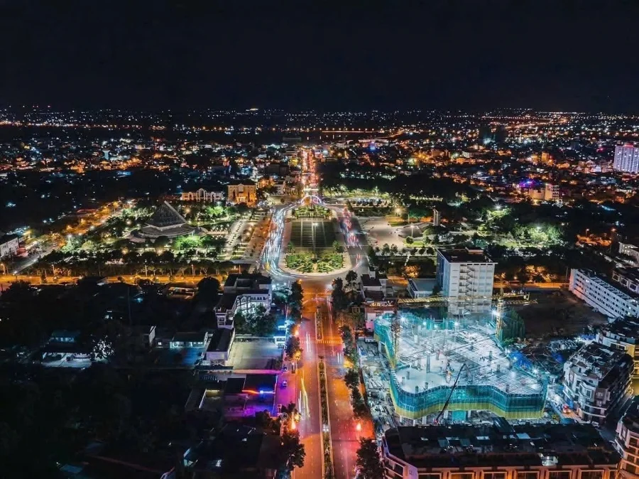 Tòa tháp Hacom Tower dần vươn mình giữa lõi trung tâm Nam Khánh Hòa.