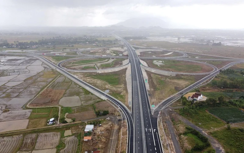 Ngay tuần sau, 22km đầu tiên của tuyến cao tốc “rừng – biển” đầu tiên tại Việt Nam sẽ chính thức thông xe