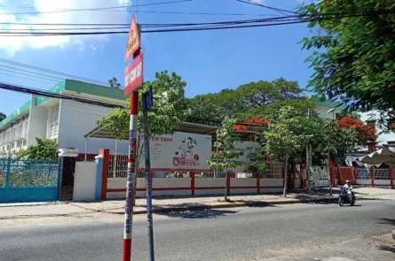 BÁN NHÀ 2 TẦNG LÔ GÓC 2 MẶT TIỀN ĐƯỜNG NGUYỄN VĂN TRỖI PHAN RANG
